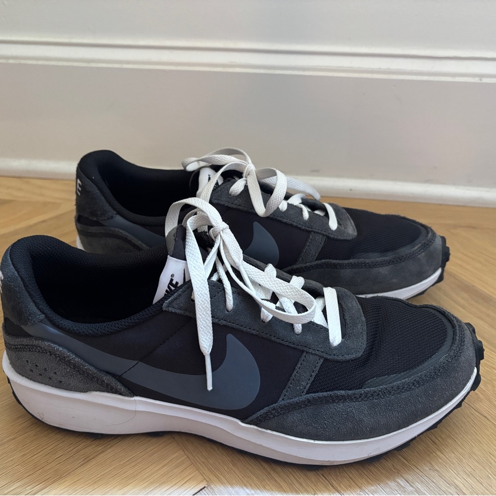 Nike Men's Black and White Sneakers